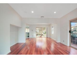 View profile: Modern Comfort in a Prime Location: Spacious Three-Bedroom Townhouse
