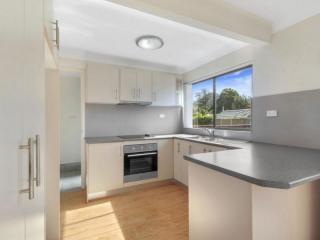 View profile: IDEALLY LOCATED MODERN TOWNHOUSE!!!!!