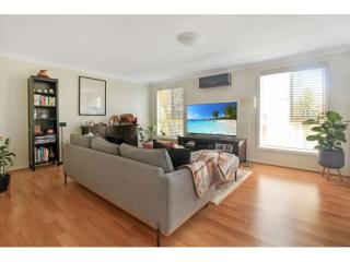 View profile: Stunning Modern Townhouse