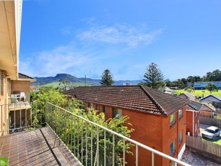 View profile: Extra Large 2 Bedroom Top Floor Apartment
