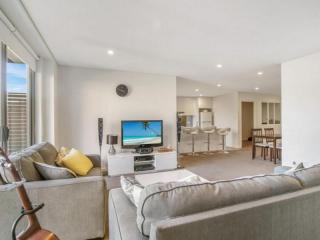 View profile: Modern Large Two Bedroom Apartment plus Large Study
