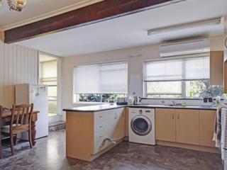 View profile: Experience the ultimate in convenient student living with this fully furnished room located just moments away from the University.