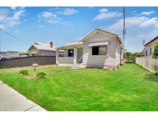 View profile: WELL KEPT HOME WITH A FANTASTIC LOCATION!!!